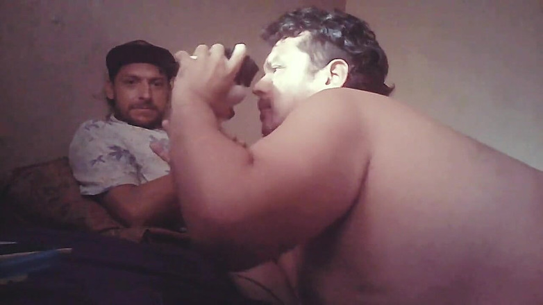 Tetto Michel: 이웃의 이성애자가 입으로 돌아옵니다.