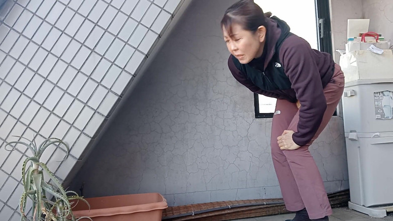 Mayumi Kanzaki: Video Disperato Di Pipì in Giappone