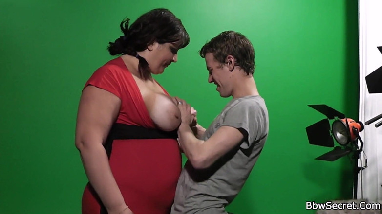 BBW Productions: Video stüdyosunda ateşli bir şişmanla sikişiyor