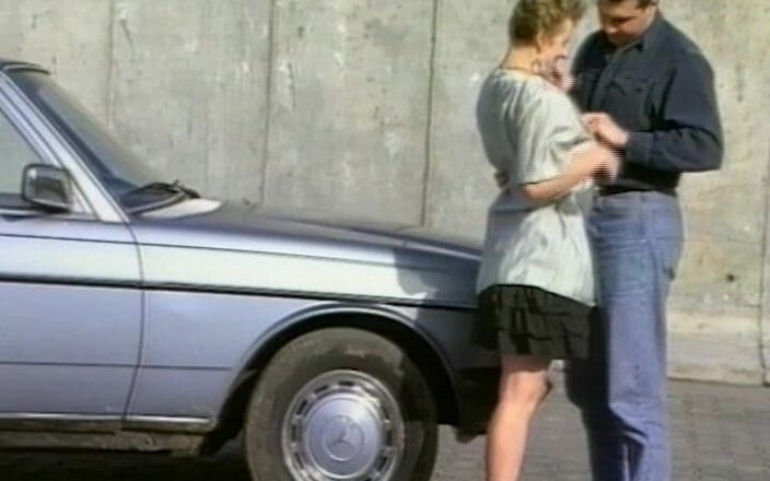 Busty German Sluts: Esta dama alemana de grandes tetas fue recogida y follada