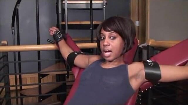 Princess Nikki's Tickling Fetish Sessions: Насмешка Tasha