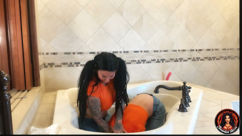 Jenevieve Hexxx: Goddess Jenevieve Hexxx and Serene Siren Jeans Catfight and Play!