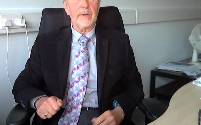 Silver Fox Sex: Esporre i miei vestiti da ufficio