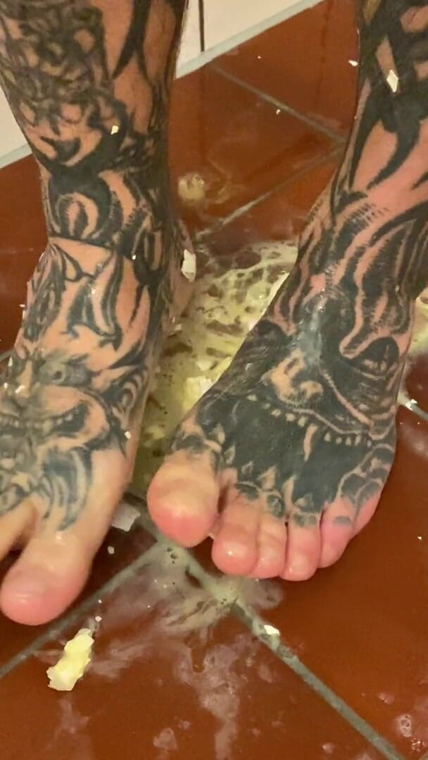 VikingsFeet: Fötter vs. rått ägg