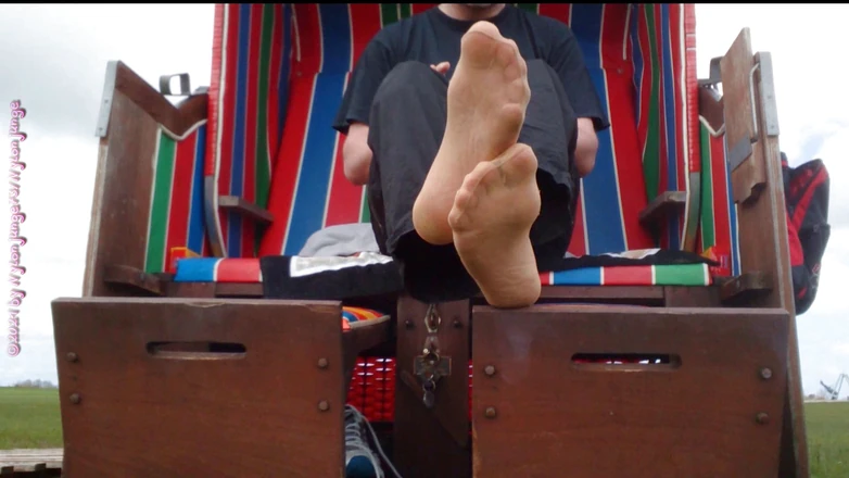 Carmen_Nylonjunge: Снимок моих ступней в нейлоне на пляже 2 - Отпуск Wangerland -