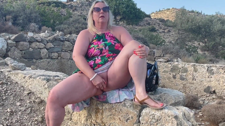 Lena Cox: Azgın evli kadın açık havada fışkırtarak mastürbasyon yapıyor - erkek delisi...