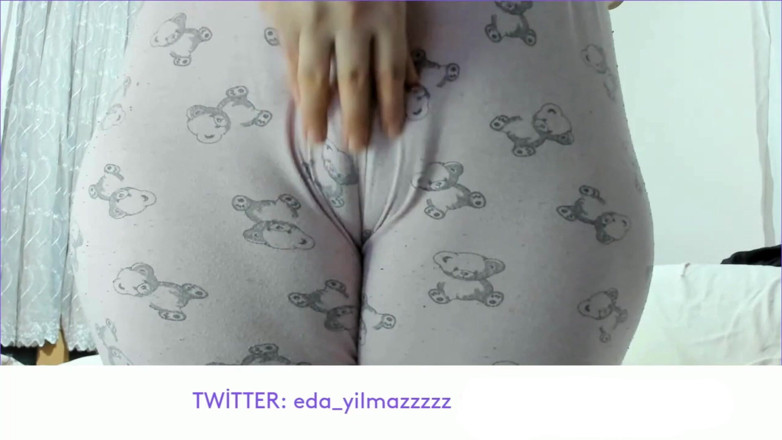 Bigass_sexy_bigboobs: Kamel toe- onani i pyjamas- turkisk porr- turkisk milf