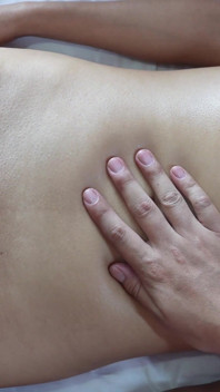 Masseur erfüllt seine erotische fantasie, indem er seinen kunden fickt