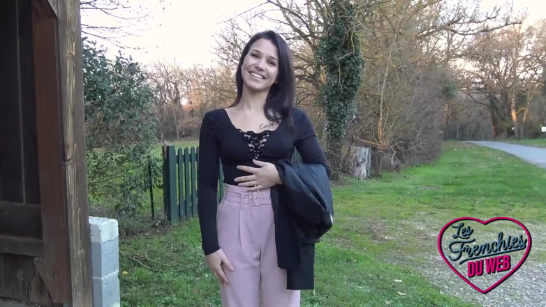 The Frenchies of the web: Melia, gadis nakal yang menemukan kenikmatan daging