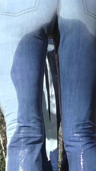 Mojar jeans cuando cuelga la ropa