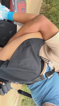 AngyAmazon: Degetul futut în aer liber și aproape prins