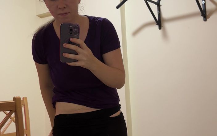 SweetLucy96: Buka bajuku dong