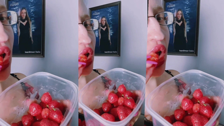 FinDom Goaldigger: Asmr Jahodové Lízání - Asmr, Oční brýle, Gianess, Rtěnka, Velké Rty,...