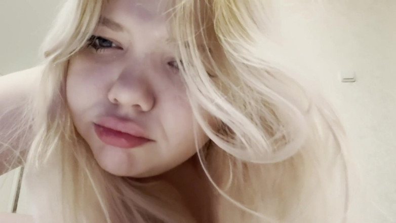 AurelliaCreampie: ภรรยาสาวน้อยอยากให้ฉันเลียหีหลังจากผู้ชายอื่นเพิ่งเย็ด