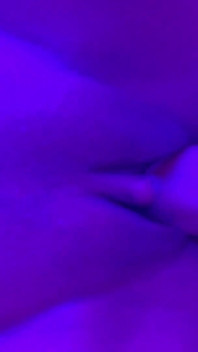 Pov blowjob di neon light dari bintang porno latina mianins