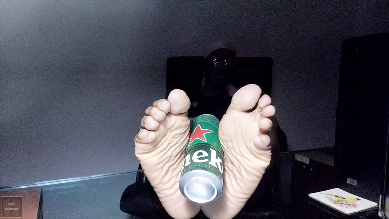 Soft Soleman: Tijdens de nacht laat ik mijn zolen op het bureau...