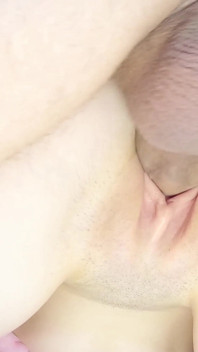 Une Chatte Étroite Se Fait Baiser En Levrette - Queef Après Un Creampie
