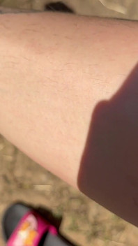Detailní trimming mého keře a vlasů na nohách