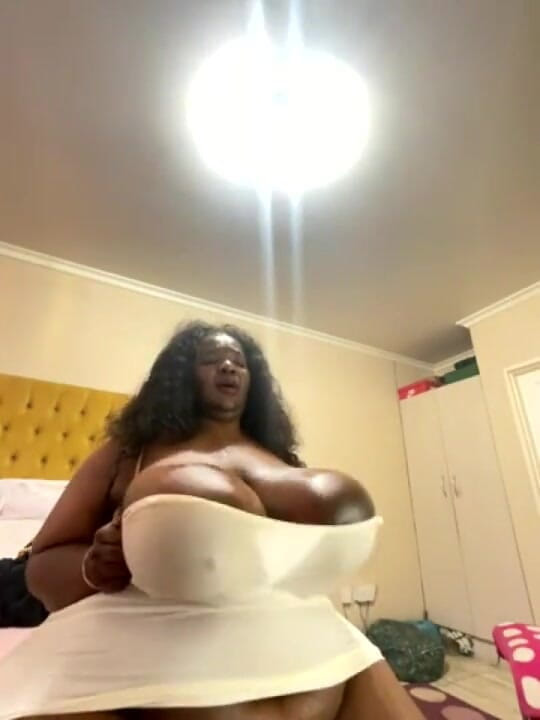 Legendary Booty Overdose: Awek montel hitam menyembah tetek dan fetish merintih