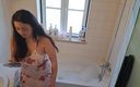 Horny as fuck: Latina manželka volá údržbáře, aby opravil horkou vanu
