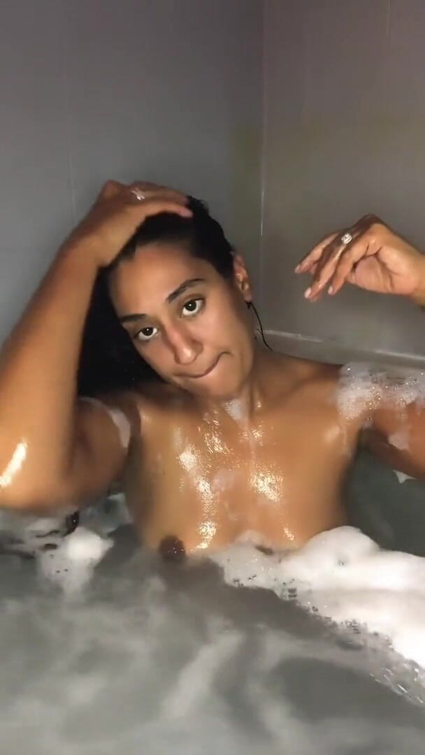 Red wine: La vasca piccante della jacuzzi mi fa venire