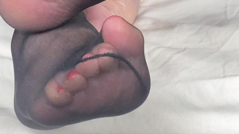 Mr MF: Mrs Mature Feet Showing All Her Feet Lovers Her Soles...