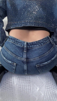 Lelaki kecil molek dimusnahkan oleh Giantess Face Farts
