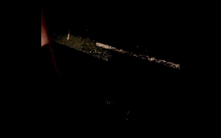 CityFemalePissMarker: Gece vakti stroli sonra çok kötü işemek zorunda kaldım ve biraz...