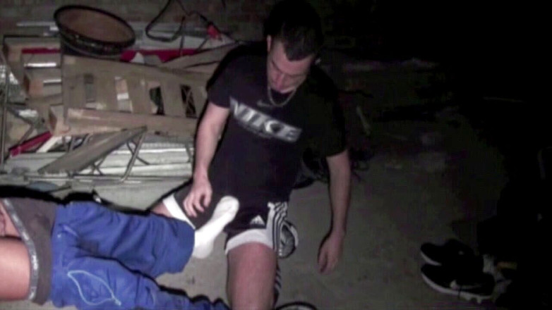 Sneaker Sex Kinky: 足の支配でクソ悪い男の子