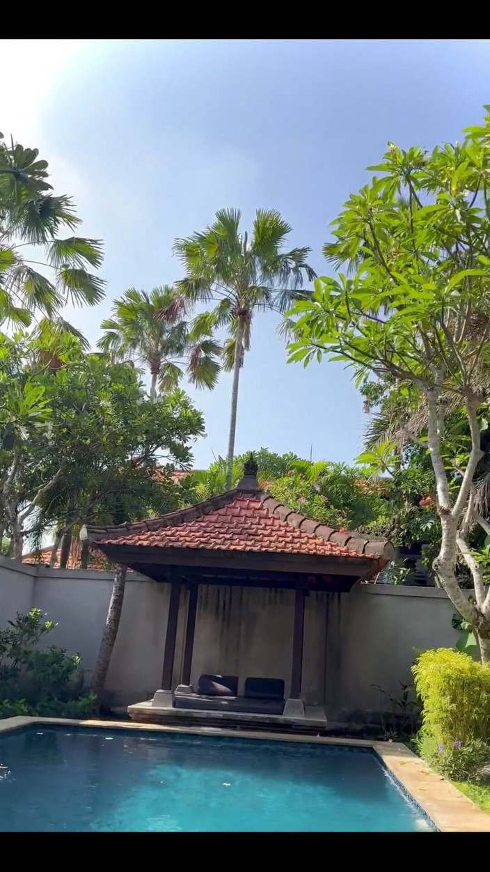 Aerie Rei: Buongiorno. Ecco uno in particolare per i fan dei piedi