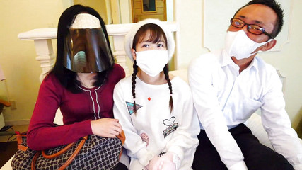 Raptor Inc: Nejstarší nevlastní dcera před svými rodiči