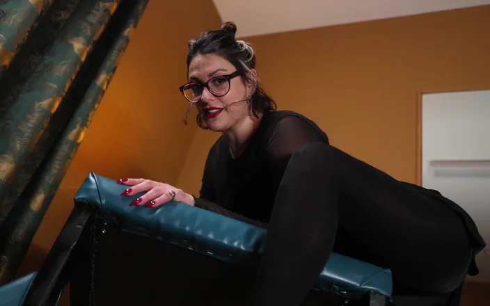 Countess diamond: Layered Nylon Ass Worship