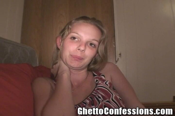Ghetto Confessions: Flácida boobiez loira sorridente menina chupa pau prisão histórias de...