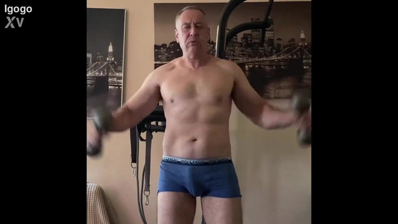 Alex Art: फिल्म75333