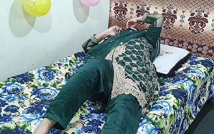 Pakistani CoupleX: India madrastra jugando con su hijastro culona madrastra hindi audio