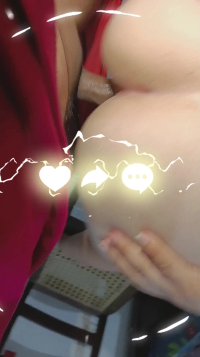 Theblackxxx: Latina cachonda chupando polla y teniendo sexo a lo perrito...