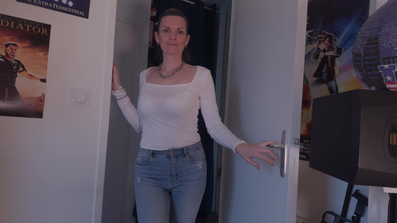 Wendy Burde: パソコンで遊んでいる継息子を口に含んでしゃぶりました