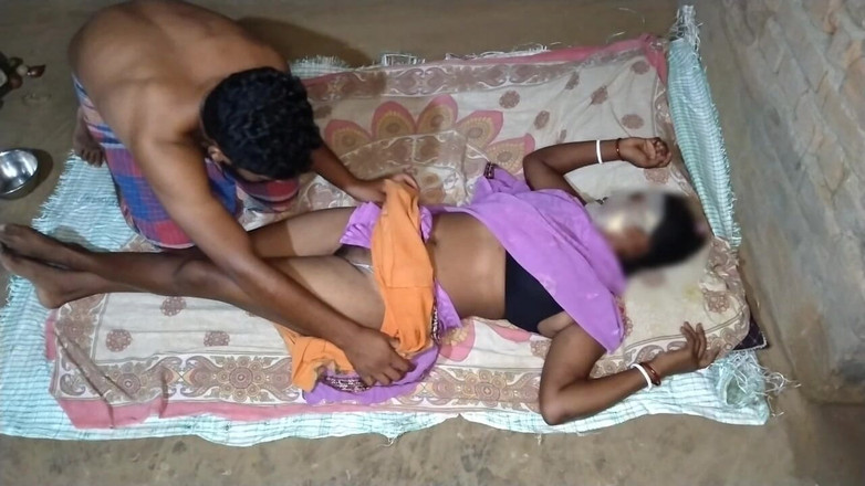 Pumi: Kakak Tiri Membuat Video Seks dengan Kakak Tiri Anda