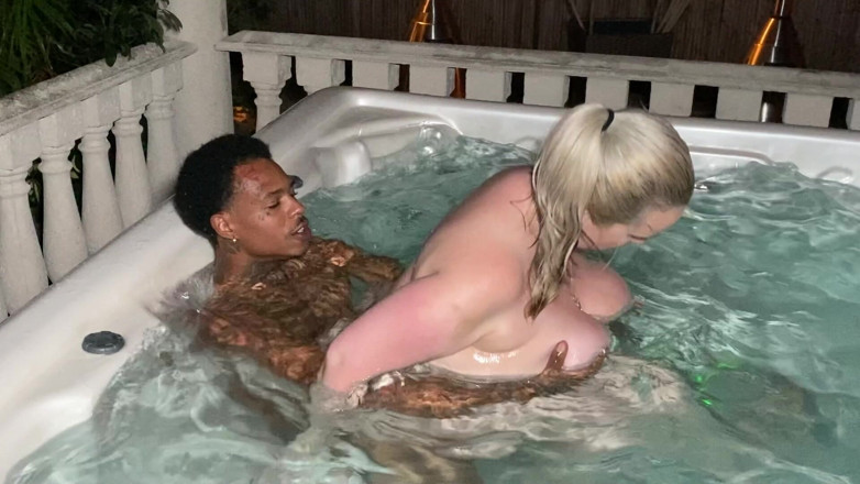 Mature Wanker: Kendra, die tätowierte MILF, nimmt ralphs bbc in dampfend heißem...