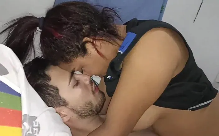 Pikaa6: 18letá brunetka s velkými povislými prsy z New Yorku ve...