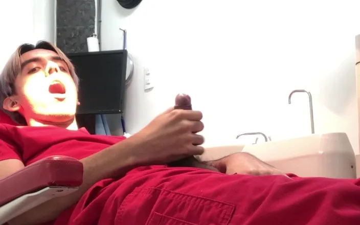 Miguelo Sanz: Jerking off at dental clinic pt 1