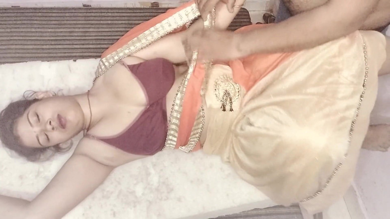 Sexy Girlfriend Girl: 18-jarige grote borsten Desi Indische tiener hartstochtelijk geneukt door stiefbroer
