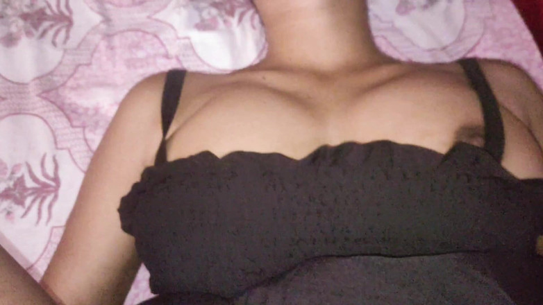 Lovely Dipti: Indian Beautyfull dziewczyna daje lodzik pokazując gorące cycki