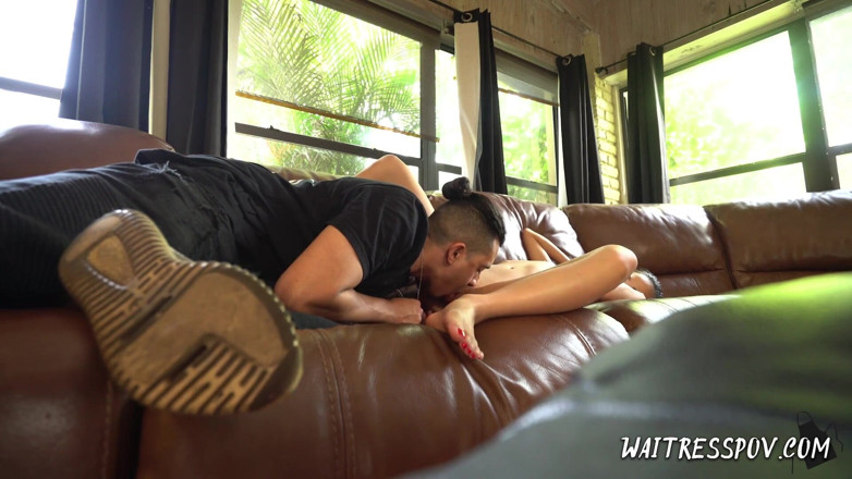 Waitress POV: Cameriera pov - Vina sky