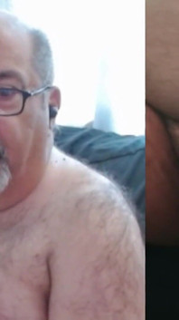 Pornoya yorum yaparken mastürbasyon yapıyor