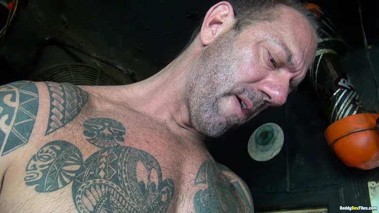 Daddy Sex Files: Spit &amp;Shine med full service