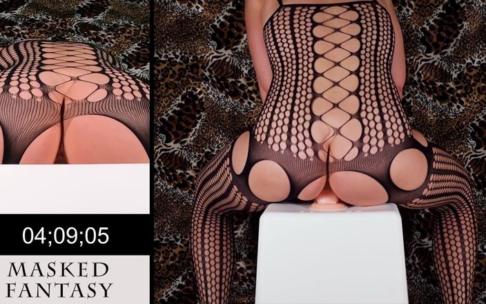 Masked Fantasy: Squat Fuck Challenge - Edycja bielizny z bodystockings bez krocza