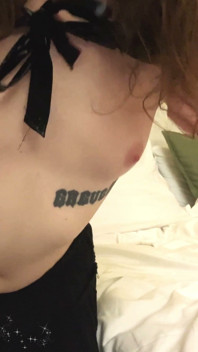 POV: trans-mädchen gibt dir eine freche solo-show mit abspritzen