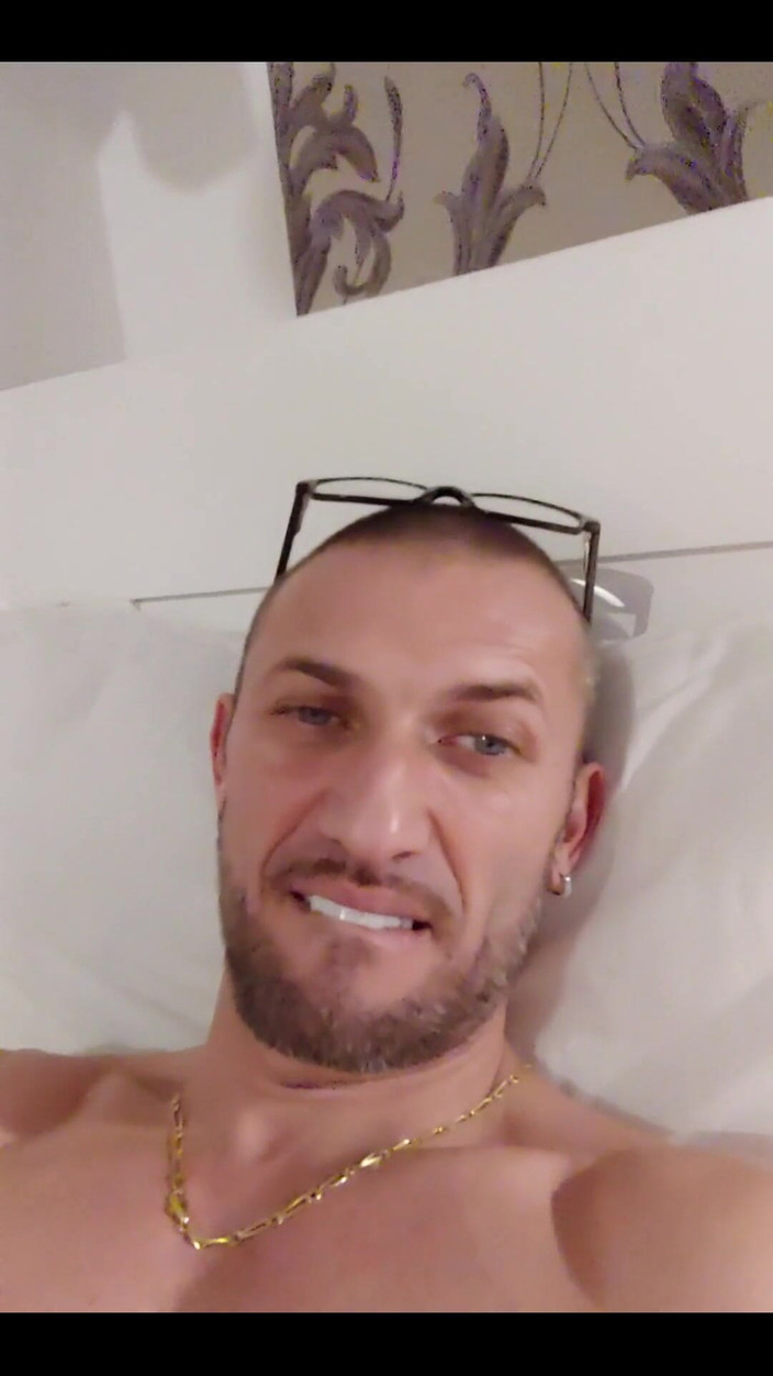 Boy jerking off: Мужчина соло