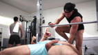 Heteroflexible: Heteroflexible - kaslı hunk Roman Todd spor salonunda yeni kişisel antrenör...